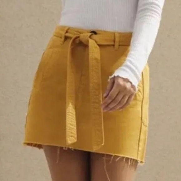 Mustard Yellow Denim Cargo Mini Belted Skirt Size 24 - Picture 1 of 10